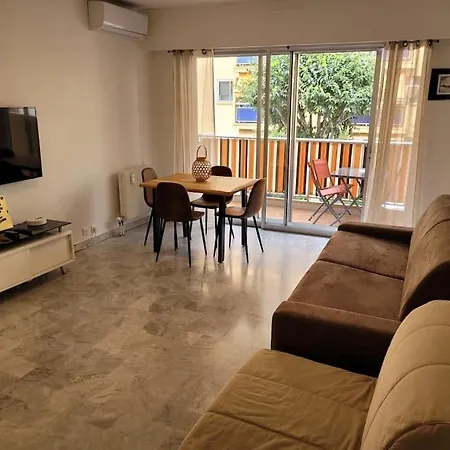 Entre Plages Et Monaco Climatise Parking