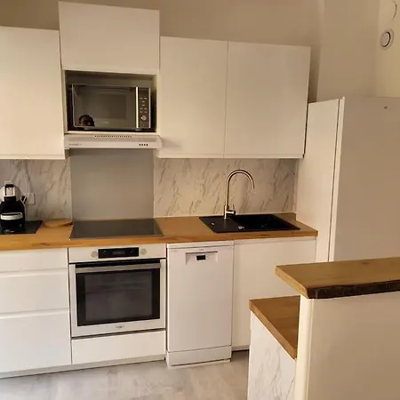 Entre Plages Et Monaco Climatise Parking רוקברון-קאפ-מרט