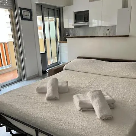 Entre Plages Et Monaco Climatise Parking דירה *