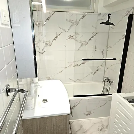 Entre Plages Et Monaco Climatise Parking דירה