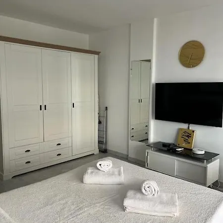 Entre Plages Et Monaco Climatise Parking