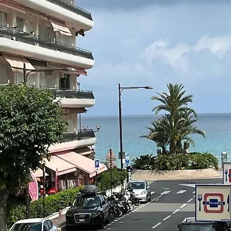 Entre Plages Et Monaco Climatise Parking רוקברון-קאפ-מרט